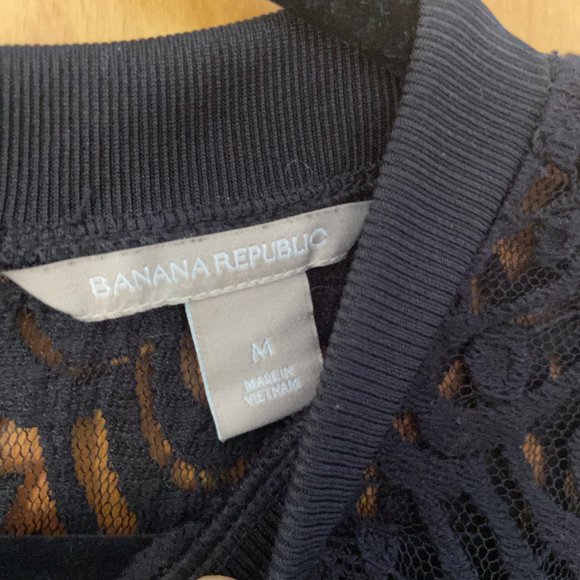 EUC Banana Republic Corded Lace Button Back Top - Picture 3 of 5